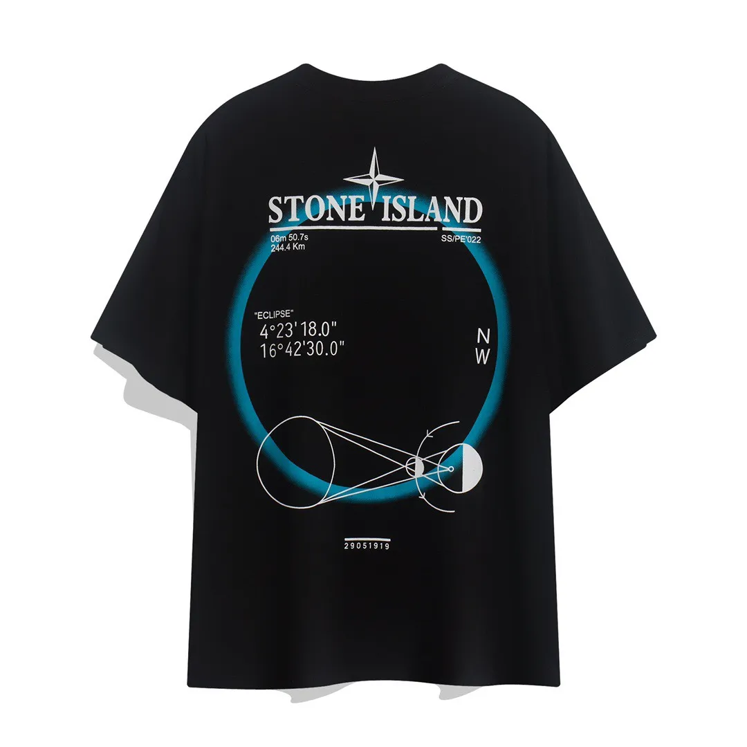 W611#P110💰 [Stone lsland/Stone Island summer new eclipse halo short-sleeved T-shirt] ⚠️[Original creation with high control of details] -The fabric is selected from 230g pure cotton combed cotton fabric, which is soft and comfortable to the touch, sweat-absorbent and breathable. -Simple basic and versatile style, original quality, the first choice for couples. -Made by a large factory, four needles and five threads on the shoulder, neat alignment, high quality workmanship. -Same style for men and women, very versatile One piece by hand, the details are clearly visible. Color: Black White Size: M L